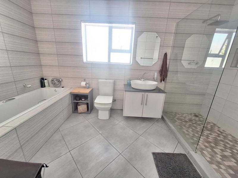 2 Bedroom Property for Sale in Reebok Western Cape